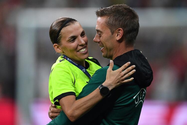 Süper Kupa finalini yönetti! Hakemlik dersi verdi... galerisi resim 2