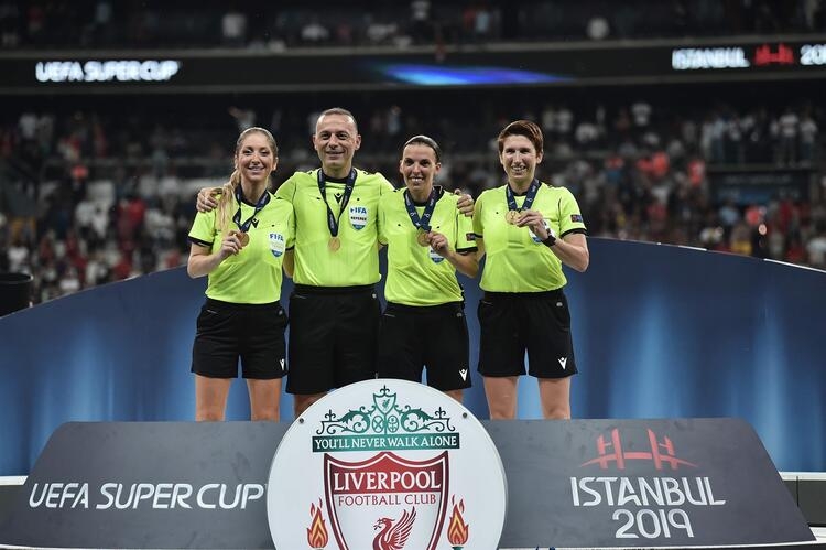 Süper Kupa finalini yönetti! Hakemlik dersi verdi... galerisi resim 22