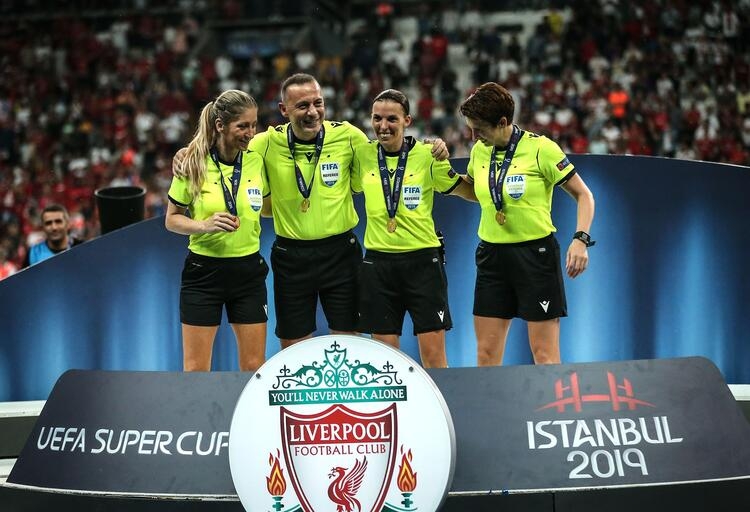 Süper Kupa finalini yönetti! Hakemlik dersi verdi... galerisi resim 4