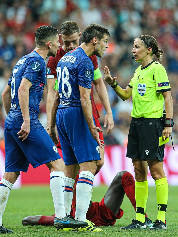 Süper Kupa finalini yönetti! Hakemlik dersi verdi... galerisi resim 5