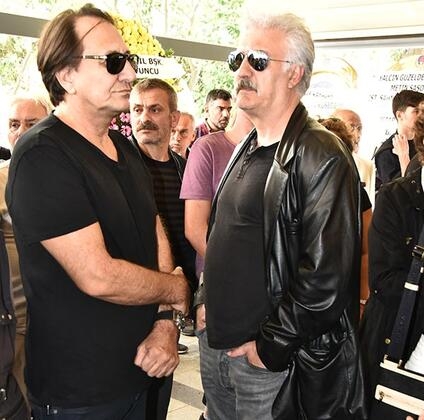 Tarık Ünlüoğlu'na gözyaşlarıyla veda! Cenazeye ünlü akını... galerisi resim 16