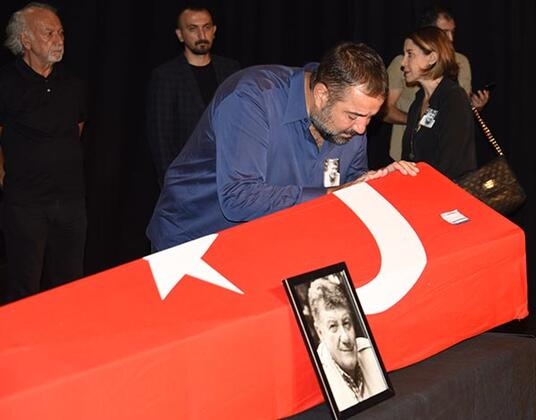 Tarık Ünlüoğlu'na gözyaşlarıyla veda! Cenazeye ünlü akını... galerisi resim 5