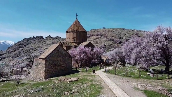 Ziyaretçisiz kalan Akdamar Adası badem çiçekleri ile görsel bir güzellik galerisi resim 4