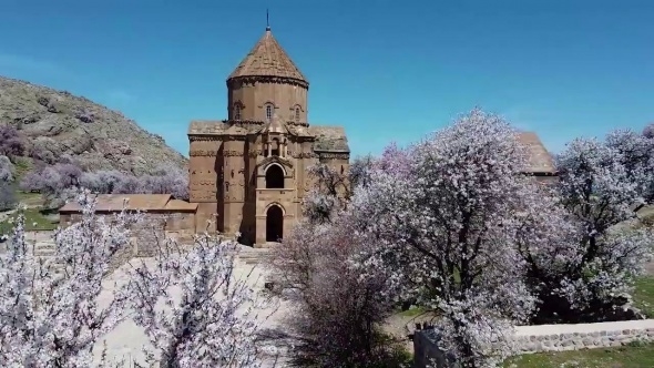Ziyaretçisiz kalan Akdamar Adası badem çiçekleri ile görsel bir güzellik galerisi resim 5