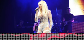 Ajda Pekkan'dan seksi sahne şovu 