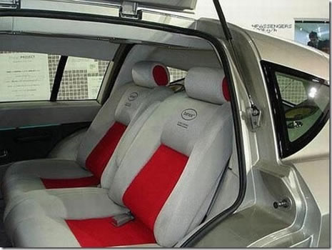 8 tekerlekli otomobil şaşırtıyor galerisi resim 1