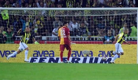 FENERBAHÇE-GALATASARAY DERBİ galerisi resim 3