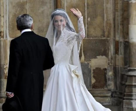 Kate Middleton'ın Kiliseye Girerken...