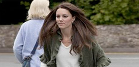 Yılın gelini düşes Kate Middleton, alışverişte.. galerisi resim 8