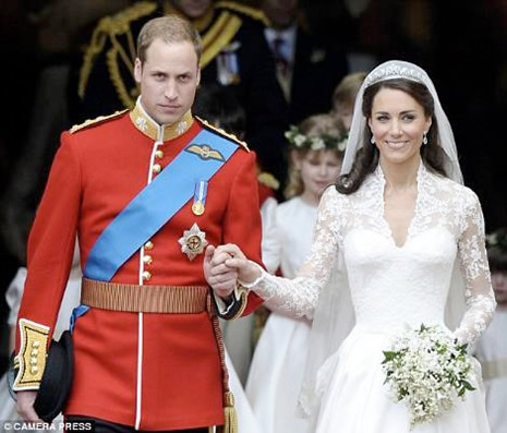 Yılın gelini düşes Kate Middleton, alışverişte.. galerisi resim 9