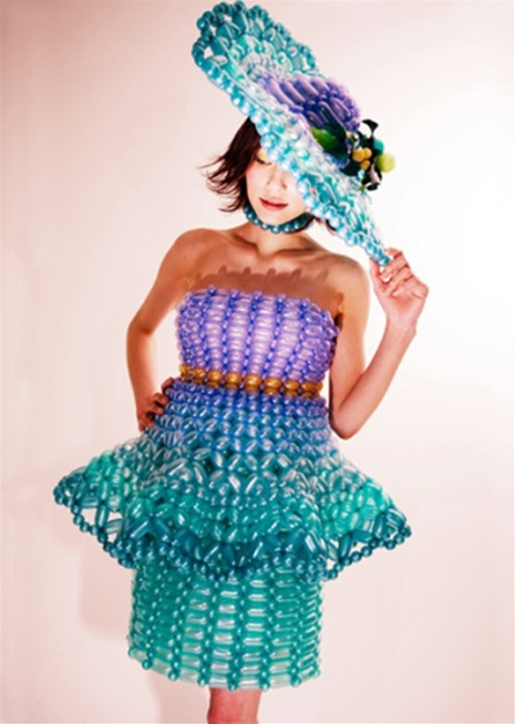 Balonlarla yapılan çılgın kıyafetler galerisi resim 2