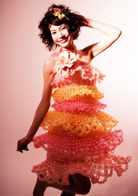 Balonlarla yapılan çılgın kıyafetler galerisi resim 7