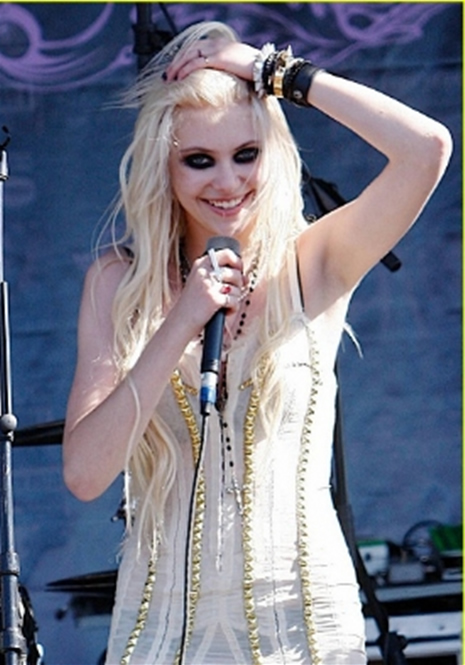 Çıplak hayranları sahneyi bastı galerisi resim 18