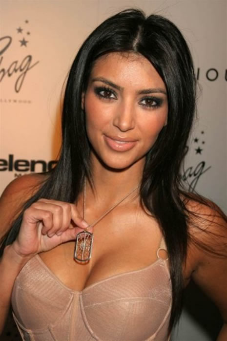 Kim Kardashian'ın seksi pozları galerisi resim 22