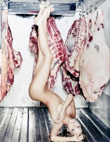 Mutfaktaki seksi güzele kalp dayanmaz! galerisi resim 1