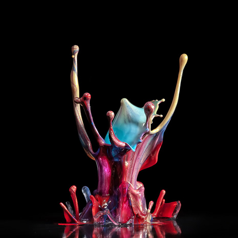 Su damlaları boya ve renkli ışıkların görsel şöleni galerisi resim 3