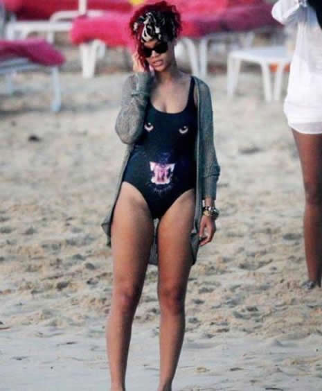 Şimdi de Pamela Anderson'a Özendi galerisi resim 10