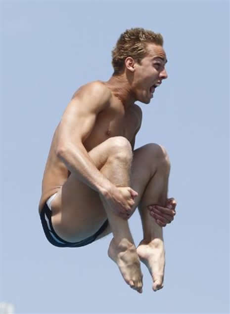 Ünlü dalıcıların ilginç pozları galerisi resim 19