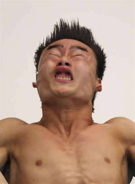 Ünlü dalıcıların ilginç pozları galerisi resim 8