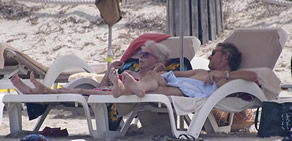 25 yaş küçük kocasıyla... 