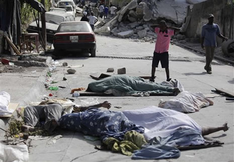 Haiti'de cesetler havada uçuşuyor galerisi resim 12