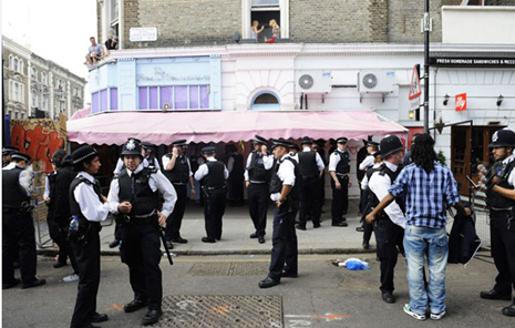 Bu dansa polisler bile dayanamadı  galerisi resim 1