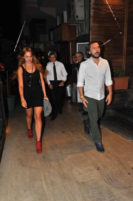 O da yüzüğünü gösterdi  galerisi resim 1