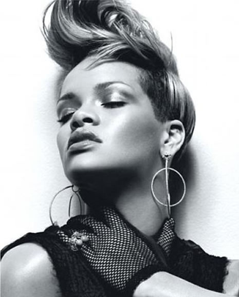 Ünlü popçu Rihanna soyundu galerisi resim 6