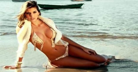 Brezilyalı voleybol yıldızı Playboy'a soyundu!  galerisi resim 1