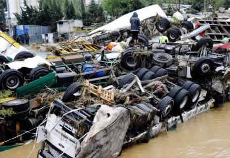 DÜNYA SEL FELAKETİNİ BÖYLE DUYURDU galerisi resim 4