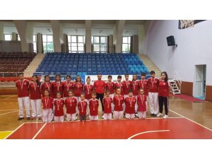 Kuşadası Belediyespor Teakwondo takım 21 madalya kazandı