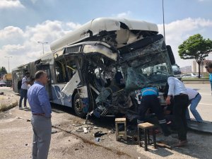Başkent’te iki EGO otobüsü çarpıştı: 1 ölü, 15 yaralı