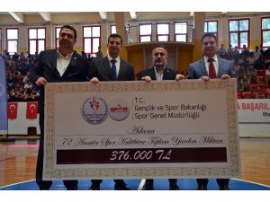 Adana’daki amatör spor kulüplerine 376 bin lira yardım