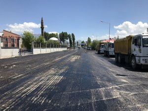 Van Büyükşehir Belediyesi yol çalışmalarını sürdürüyor