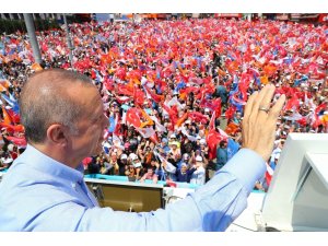 Cumhurbaşkanı Erdoğan: "HDP Güneydoğu’da partimizin il ve ilçe başkanlarını tehdide başladılar. Telefonla tehdit ediyorlar. Ulan terbiyesiz sıkıysa gel şehir merkezine"