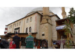 Ankara’da cami minaresine yıldırım isabet etti