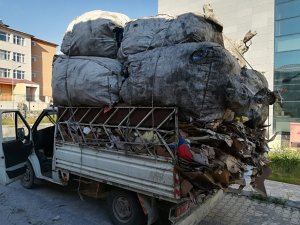 Erciş’te hurda yüklü kamyonette 25 bin 350 kaçak sigara ele geçirildi