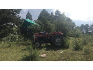 Tosya’da traktör devrildi: 1 yaralı
