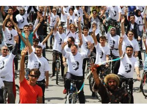 AK Gençlikten bisikletli şehir turu