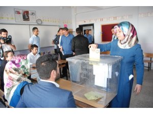 Bitlis’te oy kullanma işlemi başladı