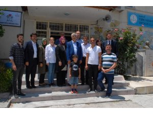 Burdur’da başkan ve milletvekili ailesiyle birlikte oy kullandı