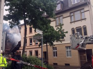 Almanya’daki patlamanın enkazı hava aydınlanınca ortaya çıktı