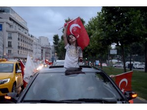İstanbul’da fotoğraflarla seçim kutlamaları