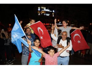 Aydın’da AK Parti’nin zaferi coşkuyla kutlandı