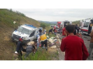 Bursa’da tarım işçilerini taşıyan kamyonet kaza yaptı...2 ölü 41 yaralı