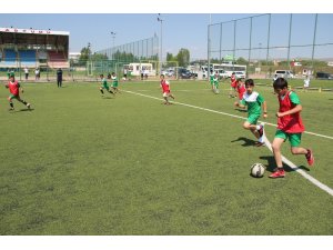 Sivas Belediyespor futbol yaz okulu başladı