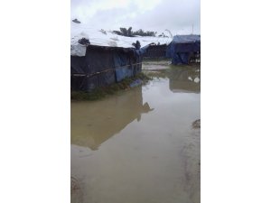 Rohingyalı Müslümanlar sel ile mücadele ediyor