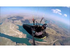 Tut ilçesinden Diyarbakır’a yamaç paraşütü ile uçtu