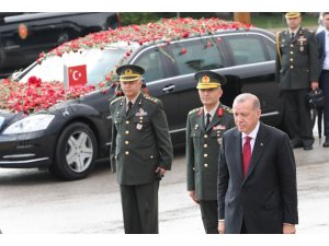 Cumhurbaşkanı Erdoğan Anıtkabir’i ziyaret etti
