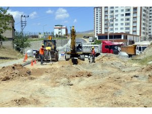 DİSKİ Silvan’da kısmi kanalizasyon şebekesi döşüyor